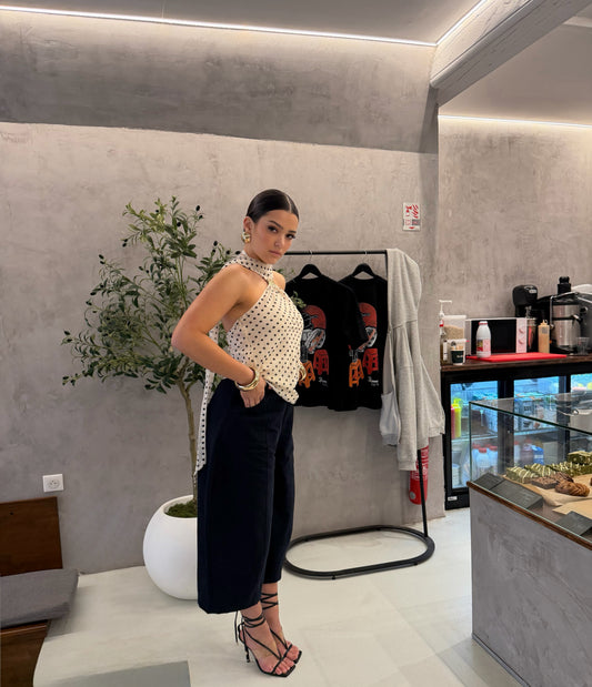Top dos nu à pois avec foulard intégré