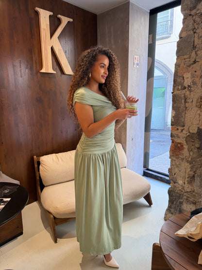 Robe longue asymétrique drapée