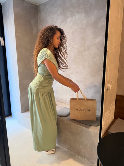 Robe longue asymétrique drapée