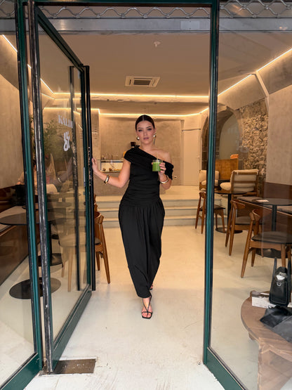 Robe longue asymétrique drapée