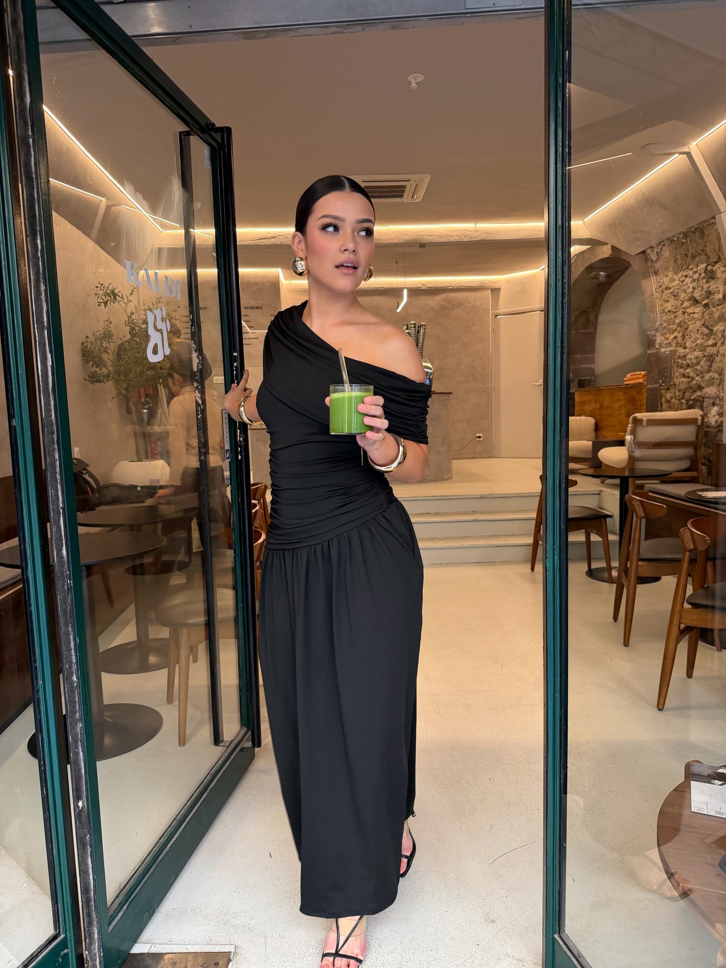 Robe longue asymétrique drapée