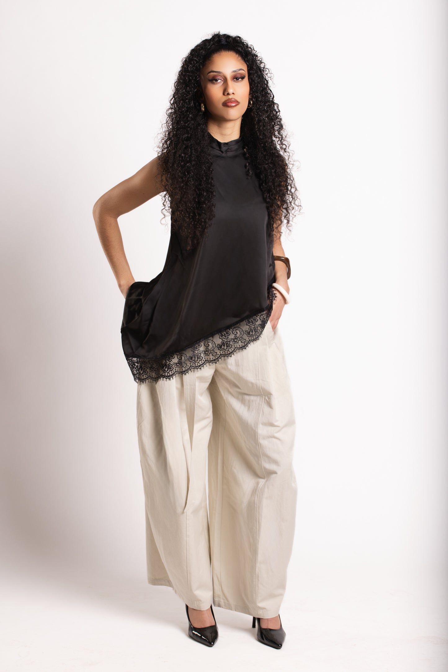 Top satinée à dentelle | Black