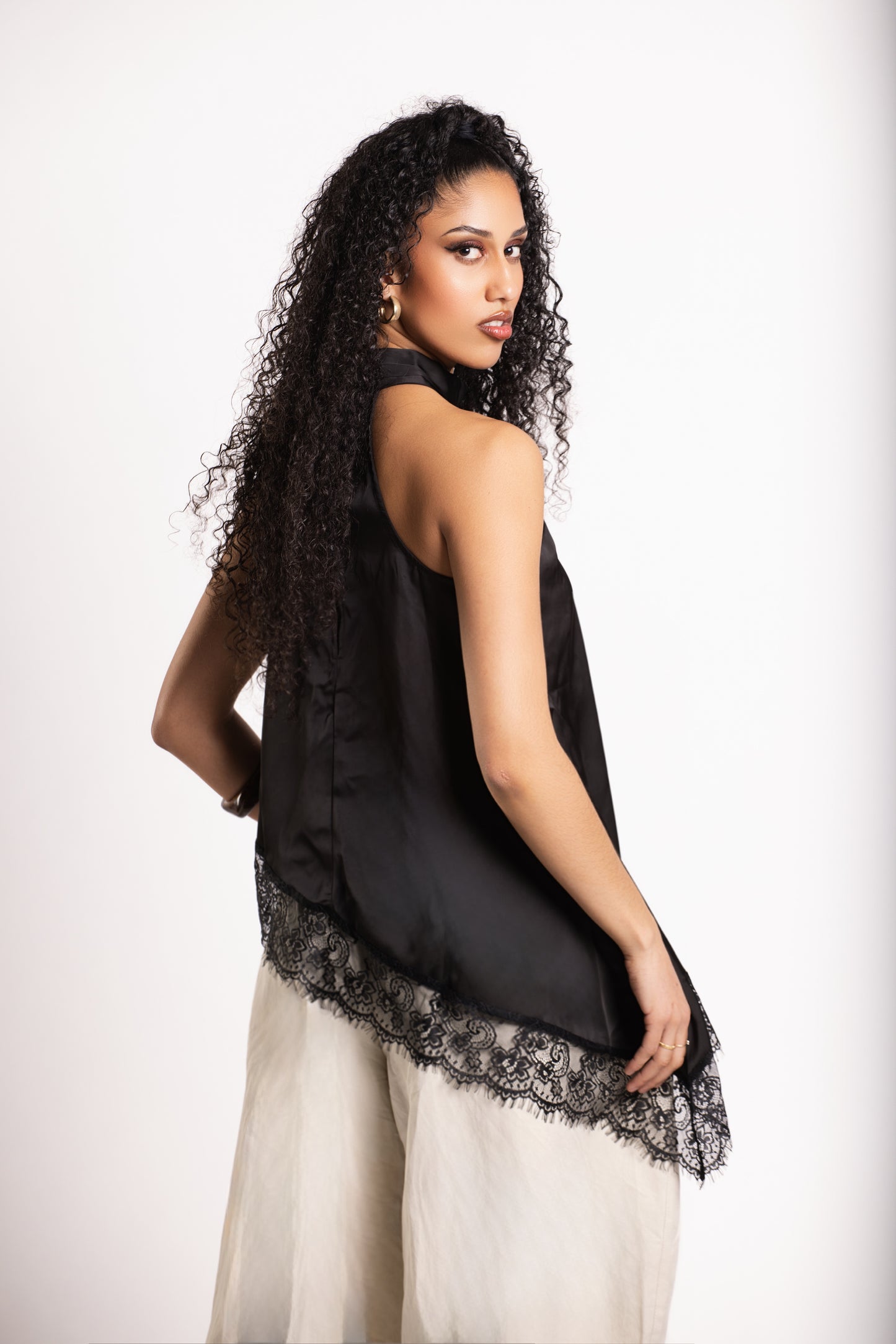 Top satinée à dentelle | Black