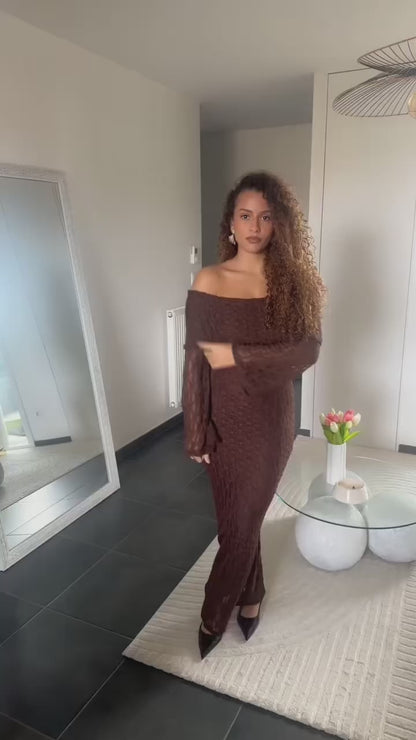 Robe longue en dentelle à épaules dénudées